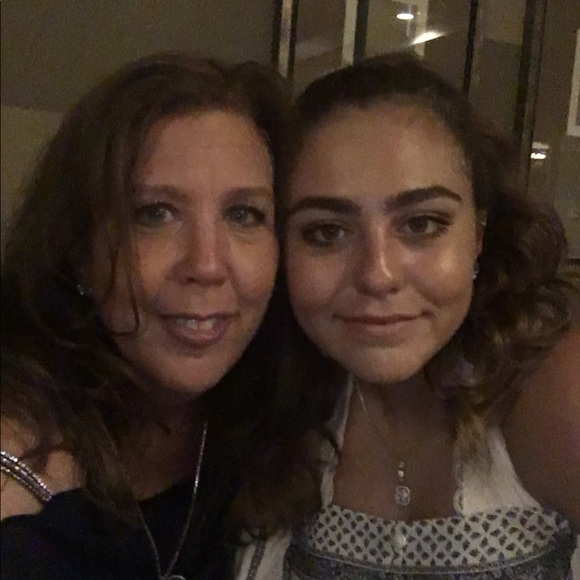 Meet your Posher, Cathie - Picture 6 of 8